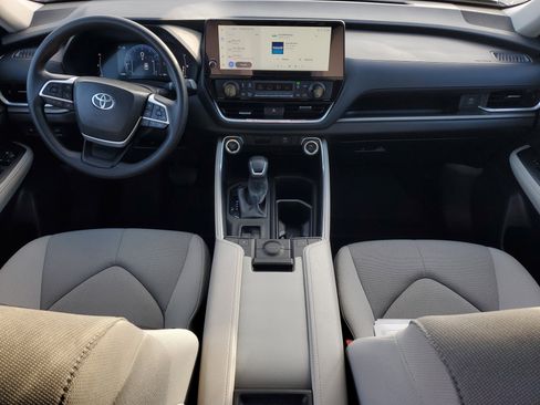 Certified 2025 Toyota Grand Highlander FWD image 17