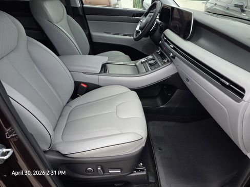 Used 2024 Hyundai Palisade SEL w/ Premium Package FWD image 12