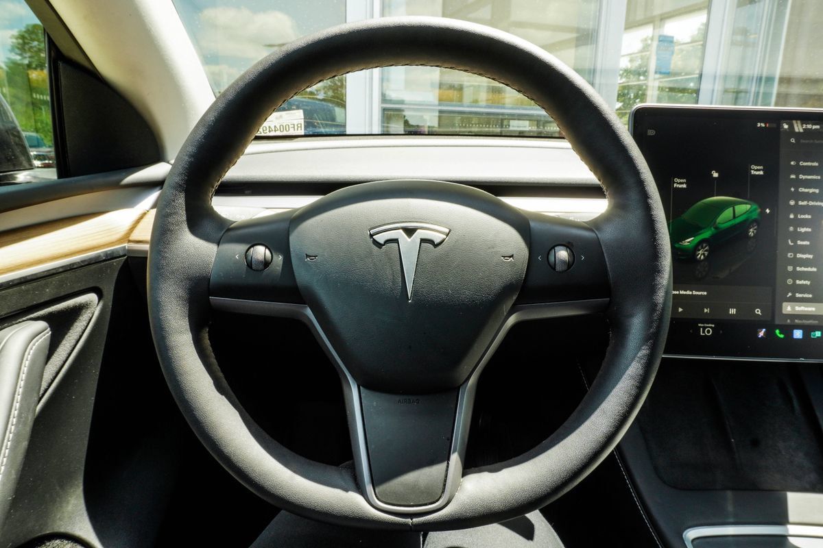 Used 2024 Tesla Model Y Long Range AWD/4WD image 15