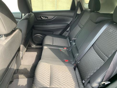 Used 2018 Nissan Rogue SV AWD/4WD image 10