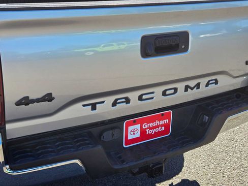Used 2022 Toyota Tacoma SR5 w/ Black Out Package (TMS) AWD/4WD image 18
