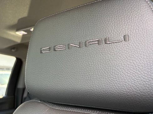 Used 2022 GMC Sierra 2500 Denali w/ Denali Ultimate Package AWD/4WD image 11