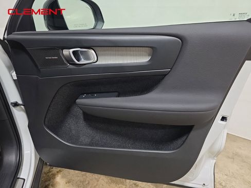 Used 2023 Volvo XC40 B5 Ultimate image 33