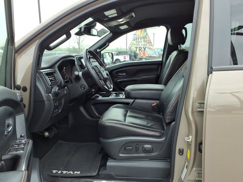 Used 2021 Nissan Titan PRO-4X w/ Pro-4x Convenience Package image 12