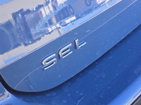 New 2026 Volkswagen Taos SEL image 9