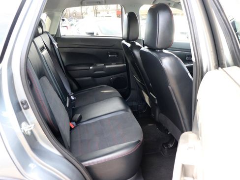 Used 2025 Mitsubishi Outlander Sport SE image 13