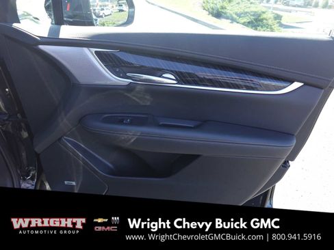 Used 2025 Cadillac XT6 Premium Luxury image 29