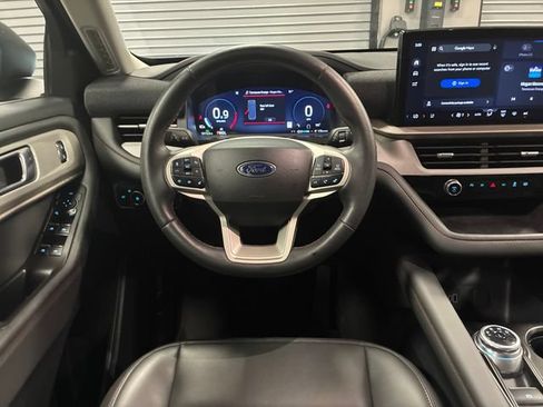 Used 2026 Ford Explorer Active w/ Active Comfort Package RWD image 13