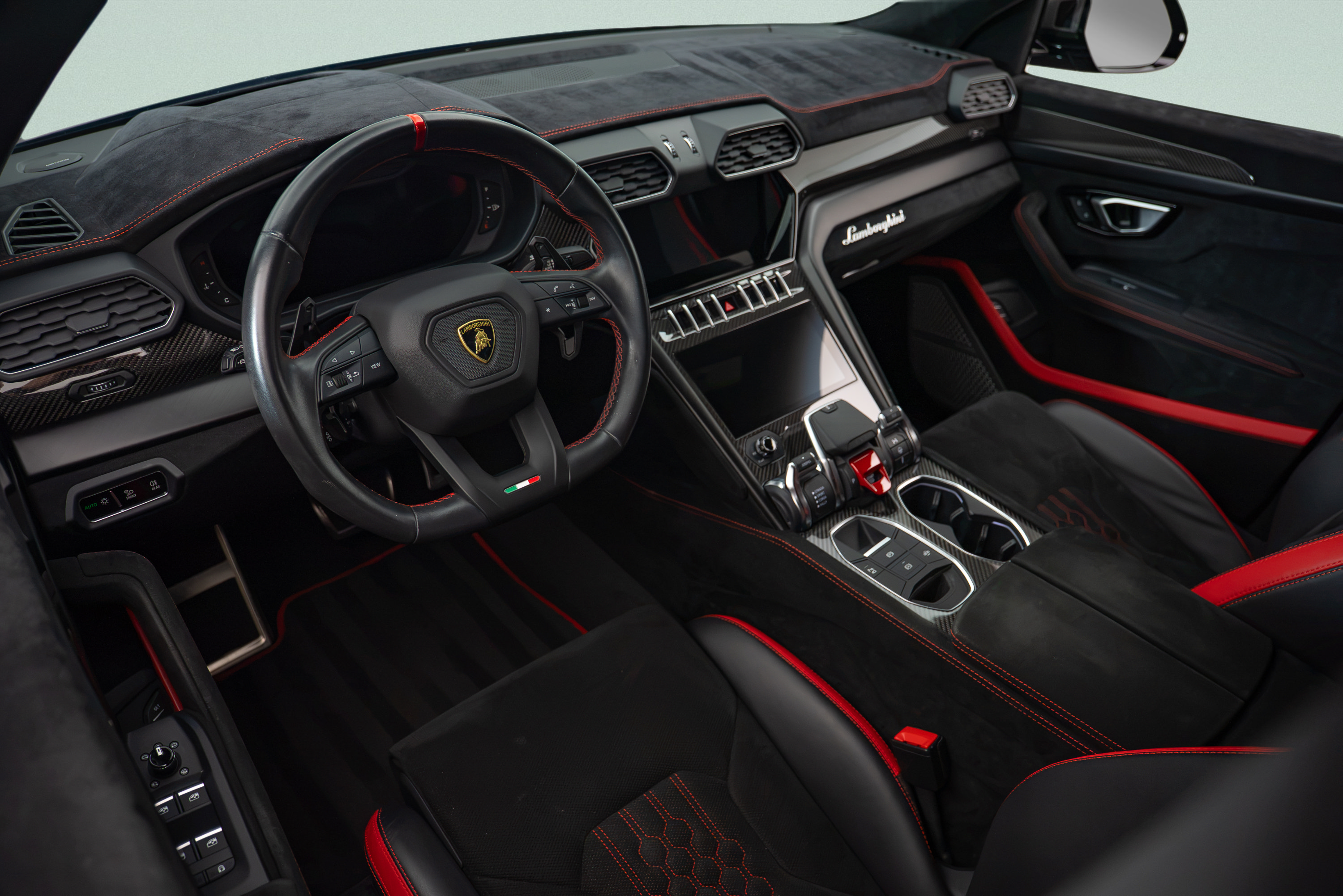 Used 2023 Lamborghini Urus Performante AWD/4WD image 7