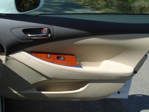 Used 2010 Lexus ES 350 image 25