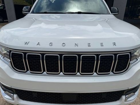 Used 2024 Jeep Wagoneer Series II w/ Flexible Seating Group RWD image 5