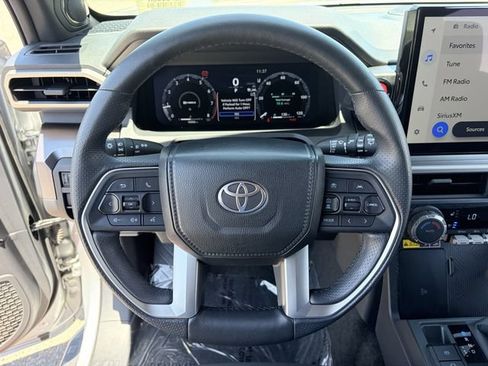 Used 2025 Toyota 4Runner TRD Off-Road Premium AWD/4WD image 24