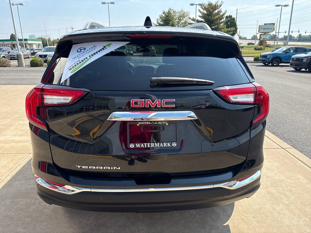 Used 2023 GMC Terrain SLT w/ Tech Package FWD image 4