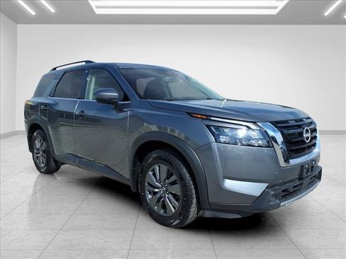 Used 2024 Nissan Pathfinder SV AWD/4WD image 2