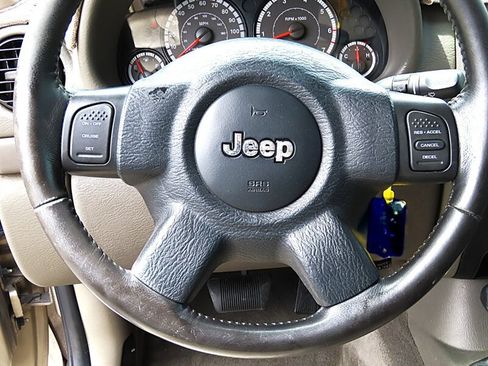Used 2006 Jeep Liberty Sport AWD/4WD image 14