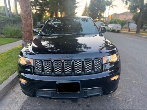 Used 2019 Jeep Grand Cherokee Altitude RWD image 2