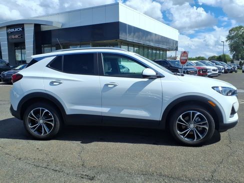 Used 2023 Buick Encore GX Select FWD image 2