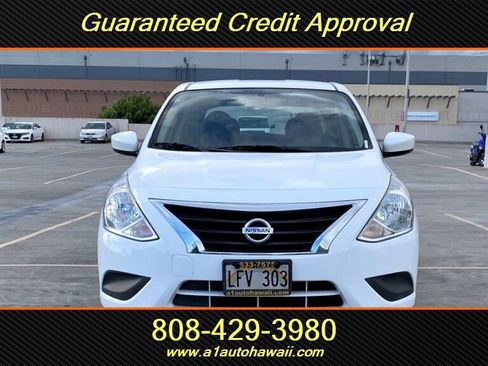 Used 2016 Nissan Versa SV image 2