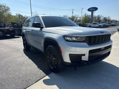 Used 2021 Jeep Grand Cherokee L Laredo image 4