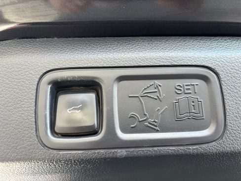 Used 2024 Ford Expedition XLT image 11