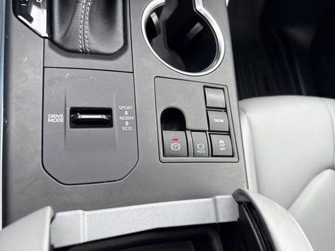 Used 2023 Toyota Highlander L image 32