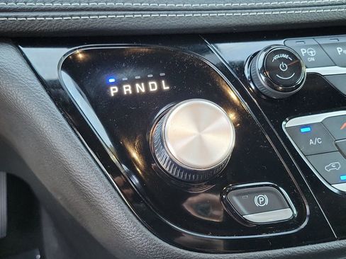 Used 2023 Chrysler Pacifica Touring-L w/ S Appearance Package image 11