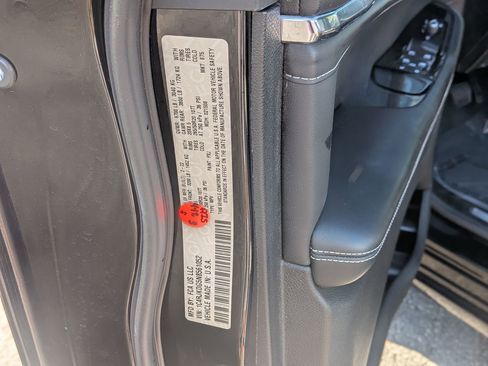 Used 2022 Jeep Grand Cherokee L Overland w/ Advanced Protech Group III AWD/4WD image 38