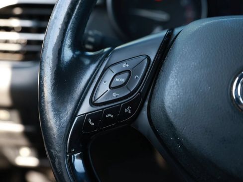 Used 2018 Toyota C-HR XLE FWD image 27