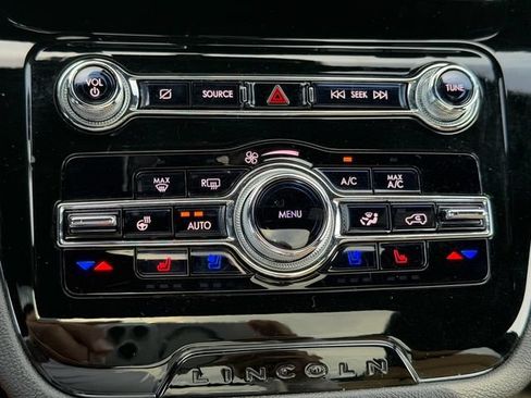 Used 2022 Lincoln Corsair Reserve w/ Luxury Package FWD image 25