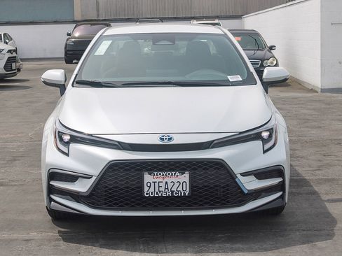 Used 2025 Toyota Corolla SE w/ Convenience Package image 2