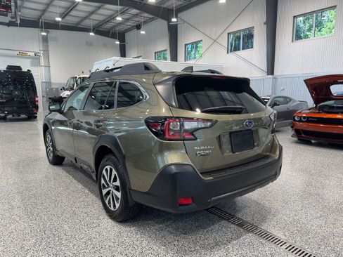 Used 2024 Subaru Outback Premium AWD/4WD image 7
