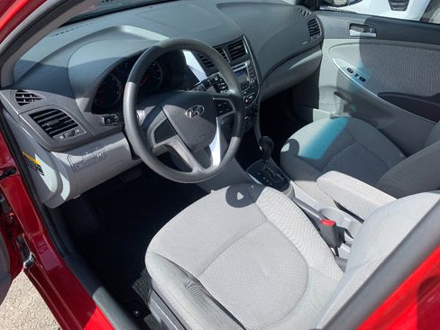 Used 2013 Hyundai Accent GS FWD image 12
