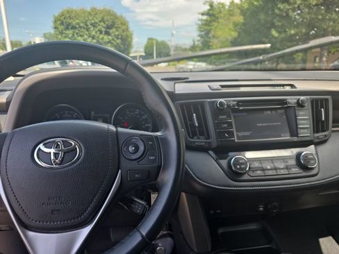 Used 2018 Toyota RAV4 XLE AWD/4WD image 21