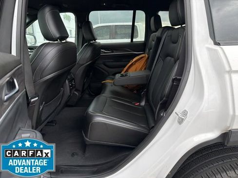 Used 2024 Jeep Grand Cherokee Limited w/ Black Appearance Package AWD/4WD image 9