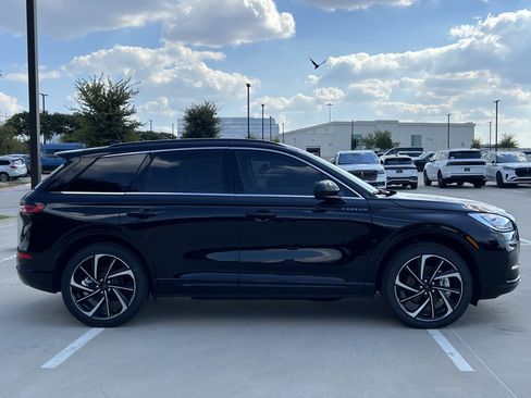 New 2025 Lincoln Corsair Grand Touring image 9