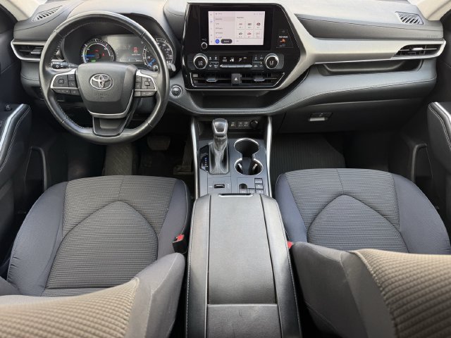 Used 2023 Toyota Highlander LE FWD image 11