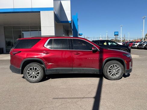 Used 2023 Chevrolet Traverse LT FWD image 5