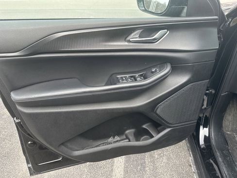 Used 2023 Jeep Grand Cherokee L Laredo image 11