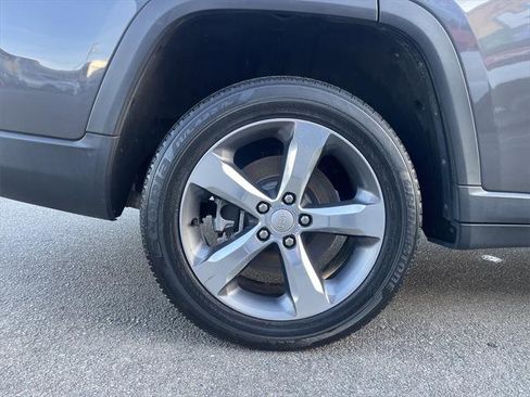 Certified 2022 Jeep Grand Cherokee L Limited w/ Luxury Tech Group II image 12