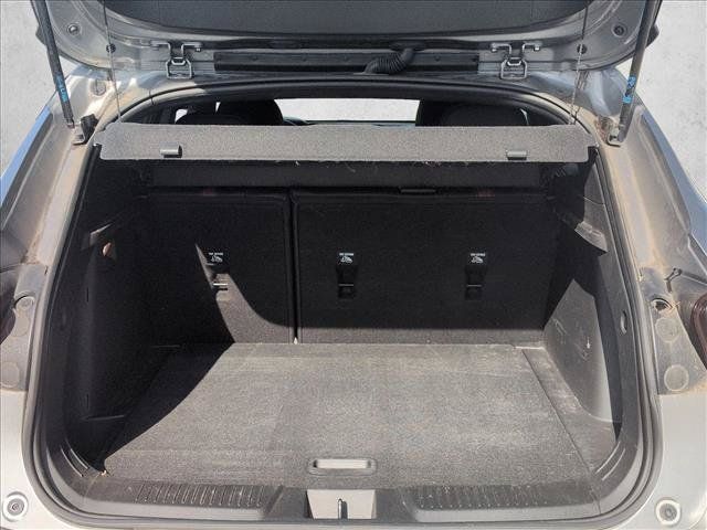 Used 2024 Chevrolet Trax RS w/ Sunroof Package FWD image 6