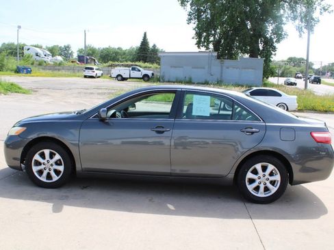 Used 2009 Toyota Camry LE FWD image 5