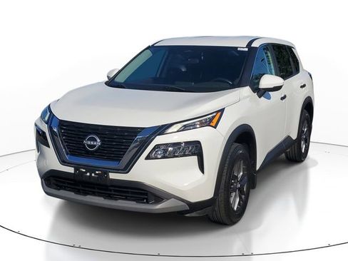 Used 2023 Nissan Rogue FWD image 2