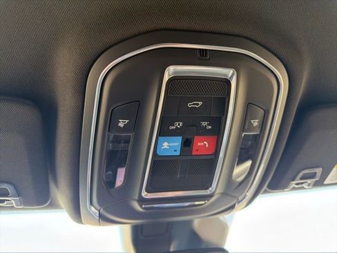 Used 2024 Jeep Grand Cherokee Limited image 31