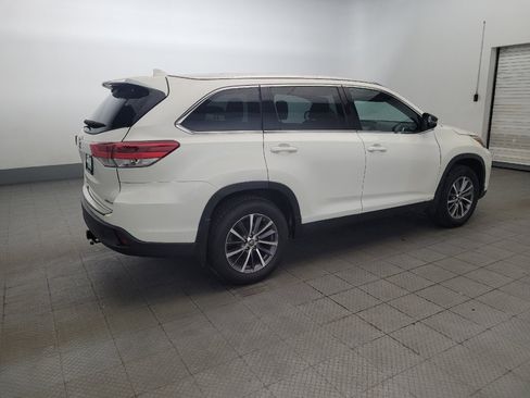Used 2019 Toyota Highlander XLE AWD/4WD image 10