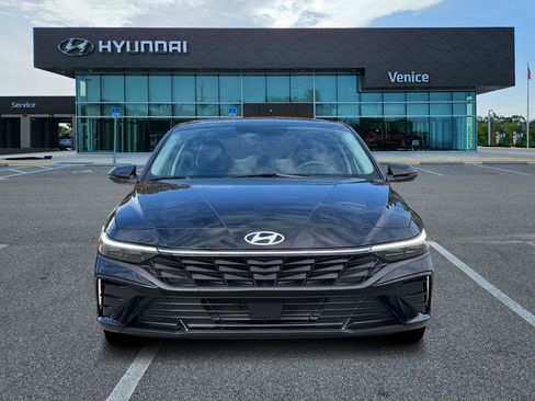 New 2026 Hyundai Elantra Limited FWD image 12