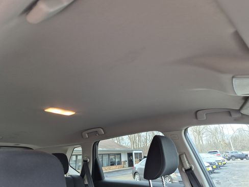 Used 2024 Nissan Rogue S image 15