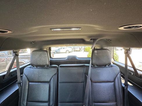 Used 2021 Chevrolet Suburban LT image 18