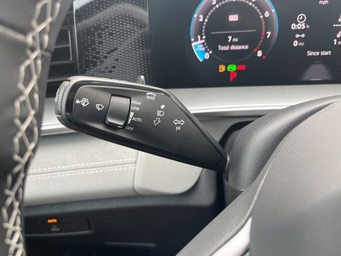 New 2026 Volkswagen Tiguan SE image 11