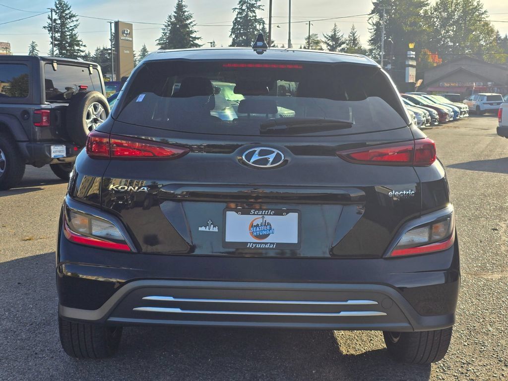 Used 2023 Hyundai Kona SE FWD image 5