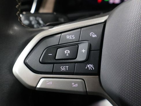 Used 2024 Volkswagen Atlas SE image 32